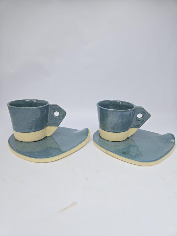 CONJUNTO 2 XICARAS GEOMETRICAS COM PIRES TRIANGULAR