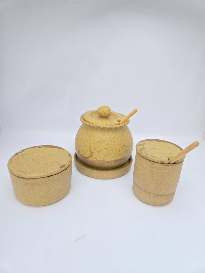 CONJUNTO AUCAREIRO, MANTEGUEIRA SIMPLES E MELEIRA COM PIRES