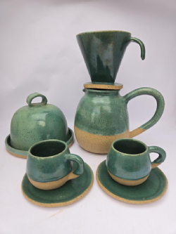 CONJUNTO DE 2 XICARAS DE CAFE 150ML COM PIRES, JARRA DE CAFE SEM TAMPA, COADOR E QUEIJEIRA P